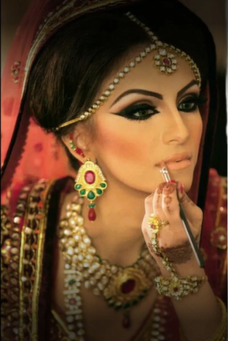 Roop Nikhar Beauty Parlor logo