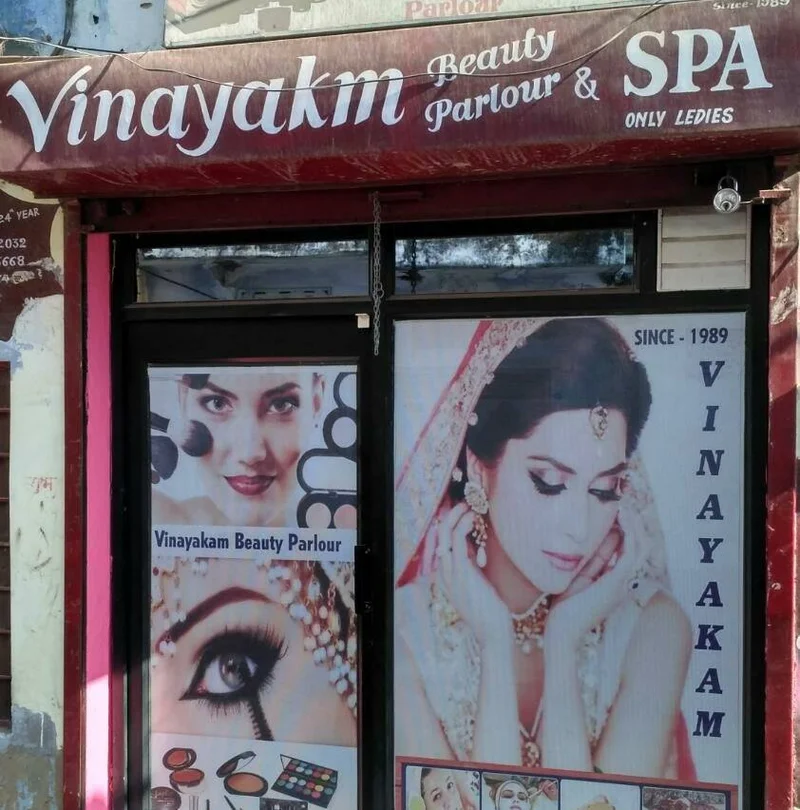 Vinayakm Beauty Parlour logo